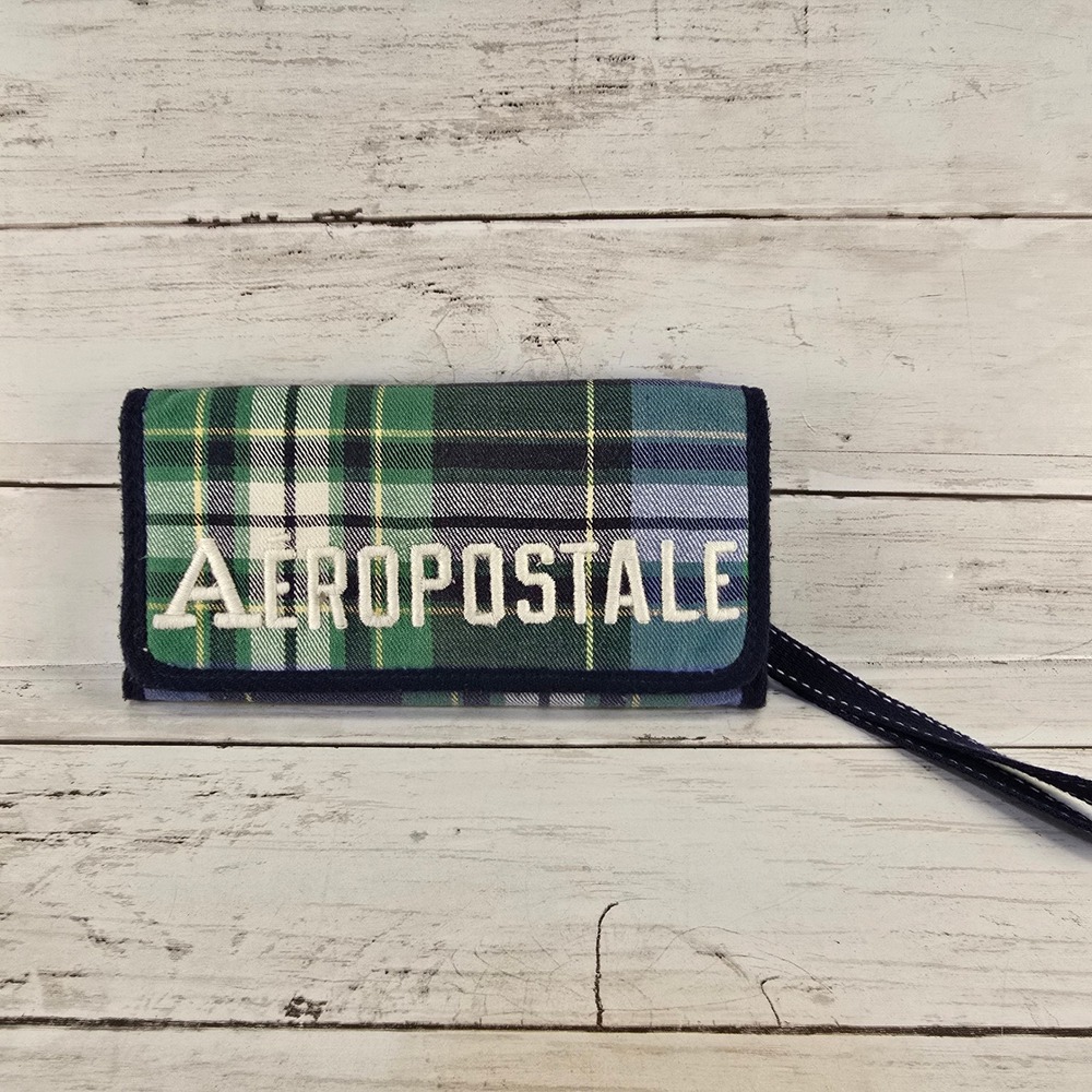 Aeropostale Plaid Wristlet Wallet Green Blue Embroidered Logo Navy Interior